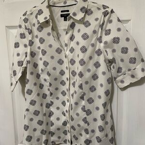 Talbots Wos. Cream and Gray Geometric shirt